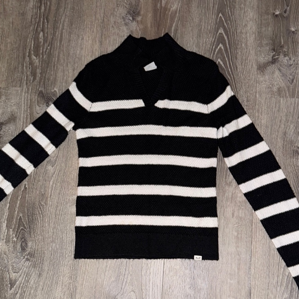 Abercrombie Navy and White V-Neck Sweater